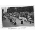 Processione nel campo profughi a Marina di Carrara, 1955