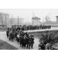 Funerale per le vie del quartiere, Villaggio di Santa Caterina, Torino, seconda met anni Cinquanta