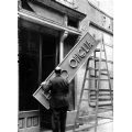 Pola, l'esodo: gli italiani non lasciano neanche le insegne dei negozi, 21 febbraio, 1947