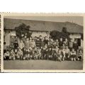 Casermette di Borgo San Paolo, Torino, 25 ottobre 1953: foto di gruppo dei bambini dell'oratorio